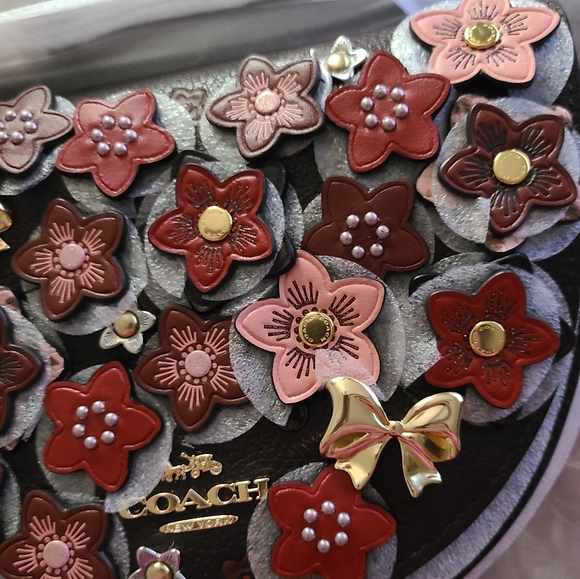 ❤️HP🎉New Coach Crossbody With Daisy Applique - Picture 6 of 9